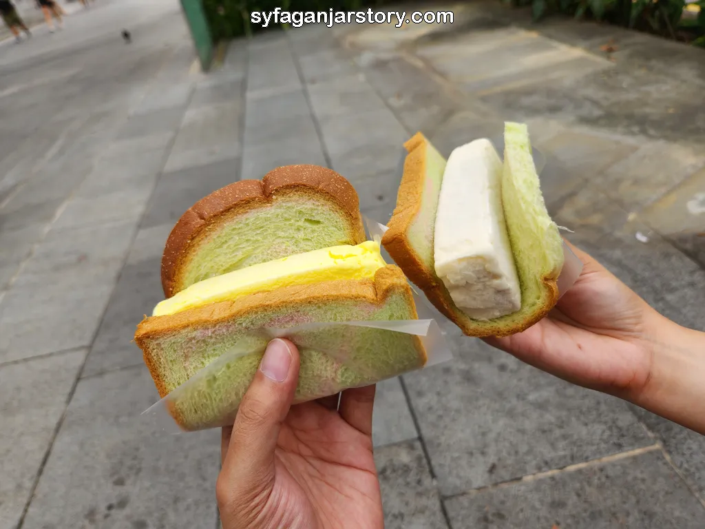 Ice Cream Sandwich Durian dan Cookies and Cream