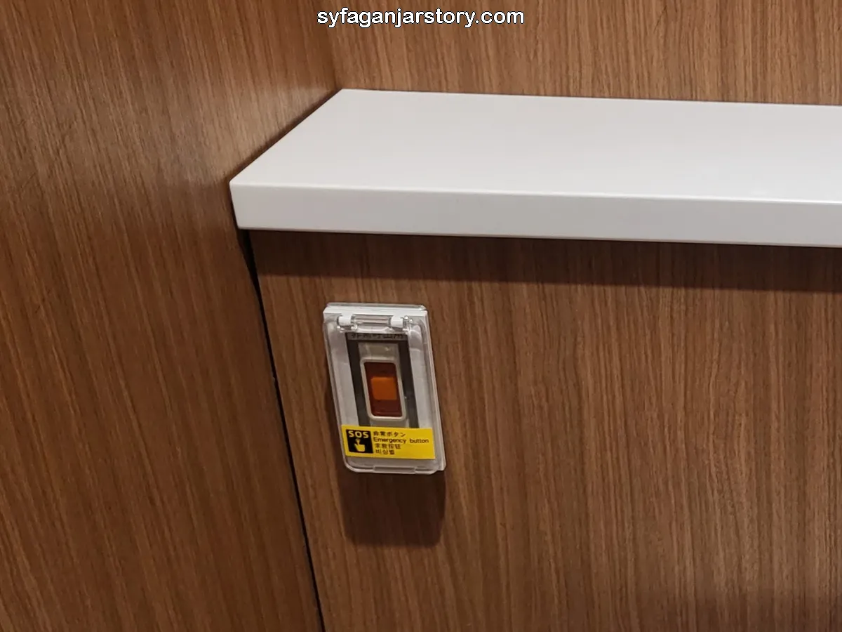 tombol darurat di dalam toilet