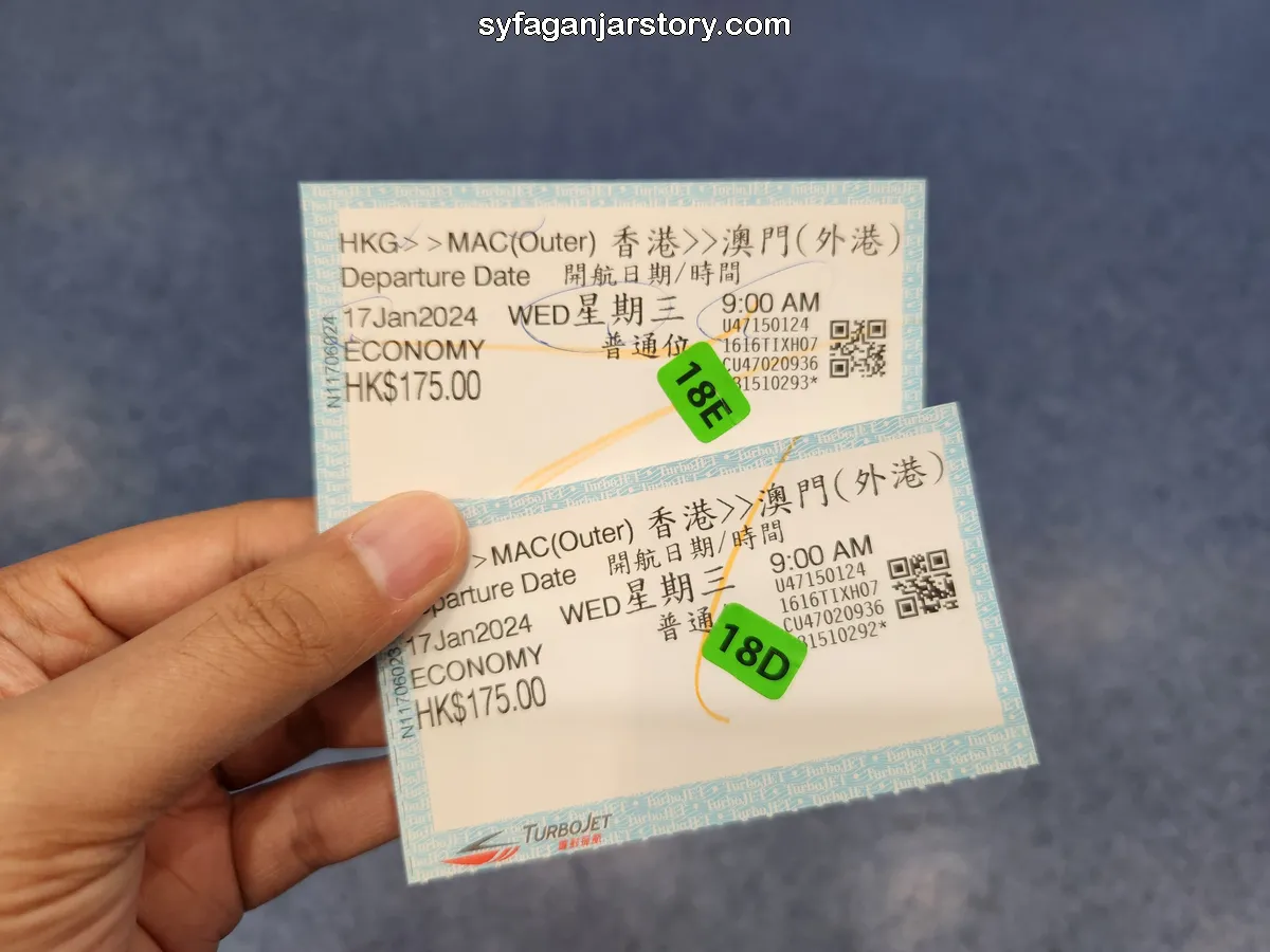tiket dengan nomor kursi