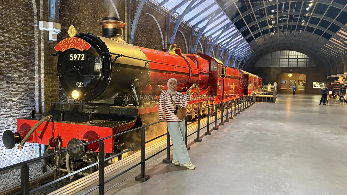Platform 9 34 Harry Potter Tokyo (2)_reg
